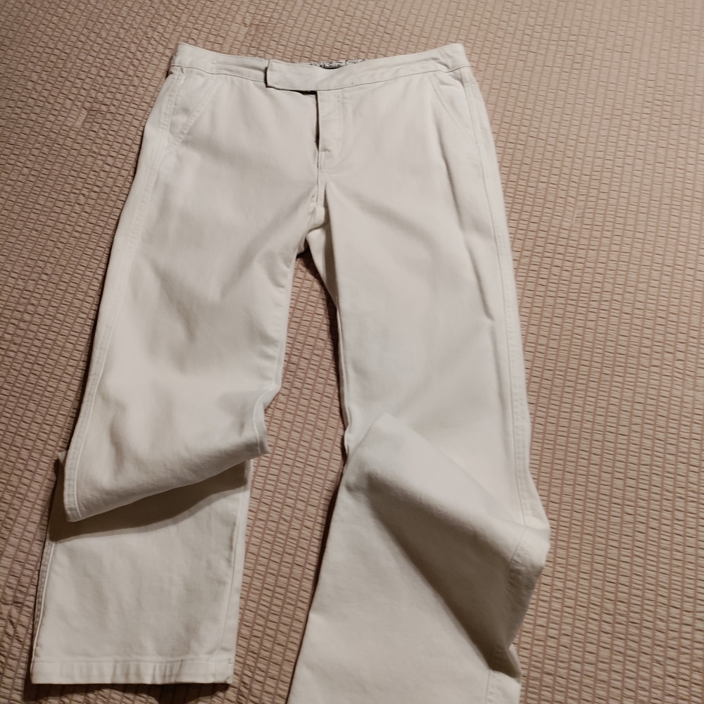 Cream Straight Leg Jeans with Minimalist Style